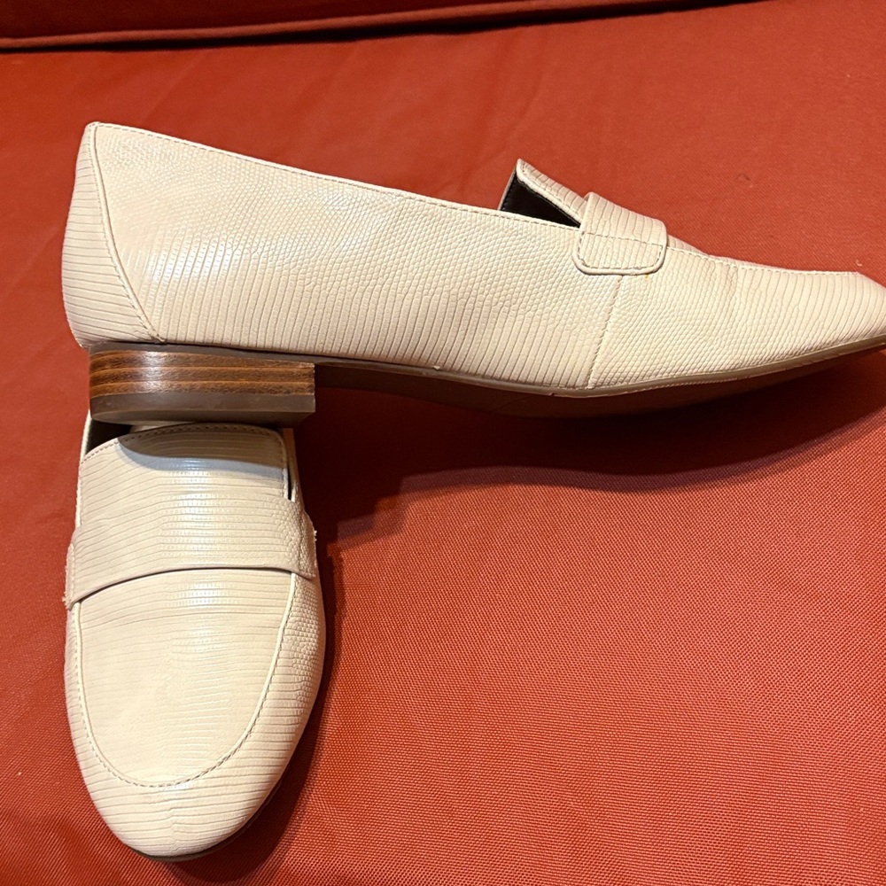 Array Cream Textured Loafers - Picture 8 of 14